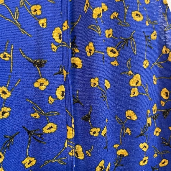 MELLODAY Blue Ruffled Sleeveless Blouse - Picture 2 of 5